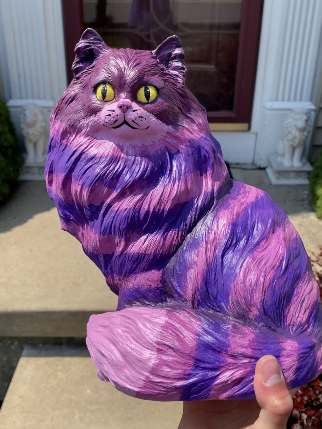 cheshire cat statue